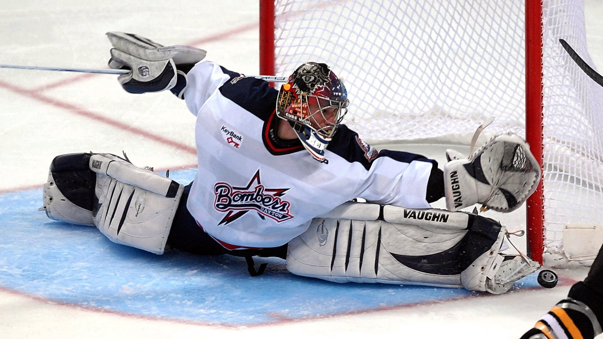 拜仁利用中场断球快速反击打穿博卡,拜仁顶级中场